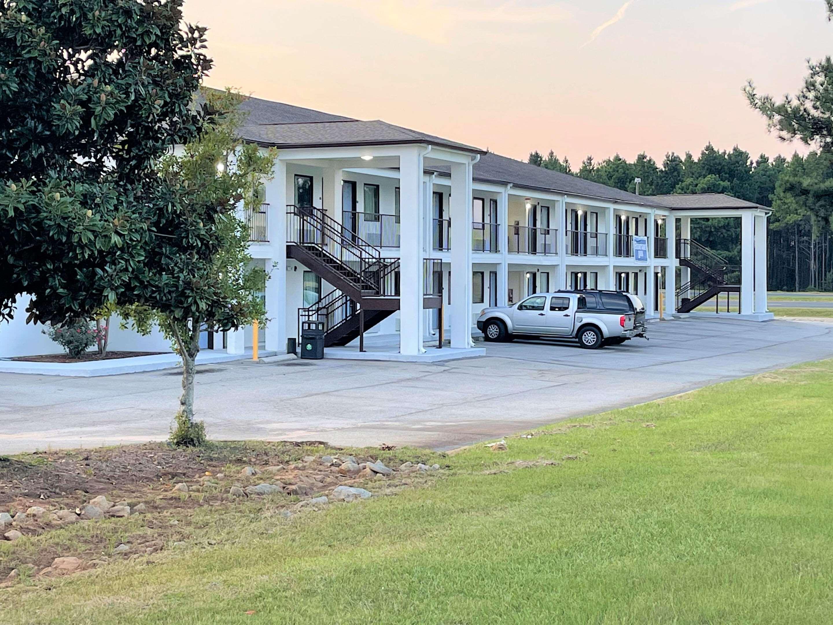 Days Inn Sandersville Εξωτερικό φωτογραφία