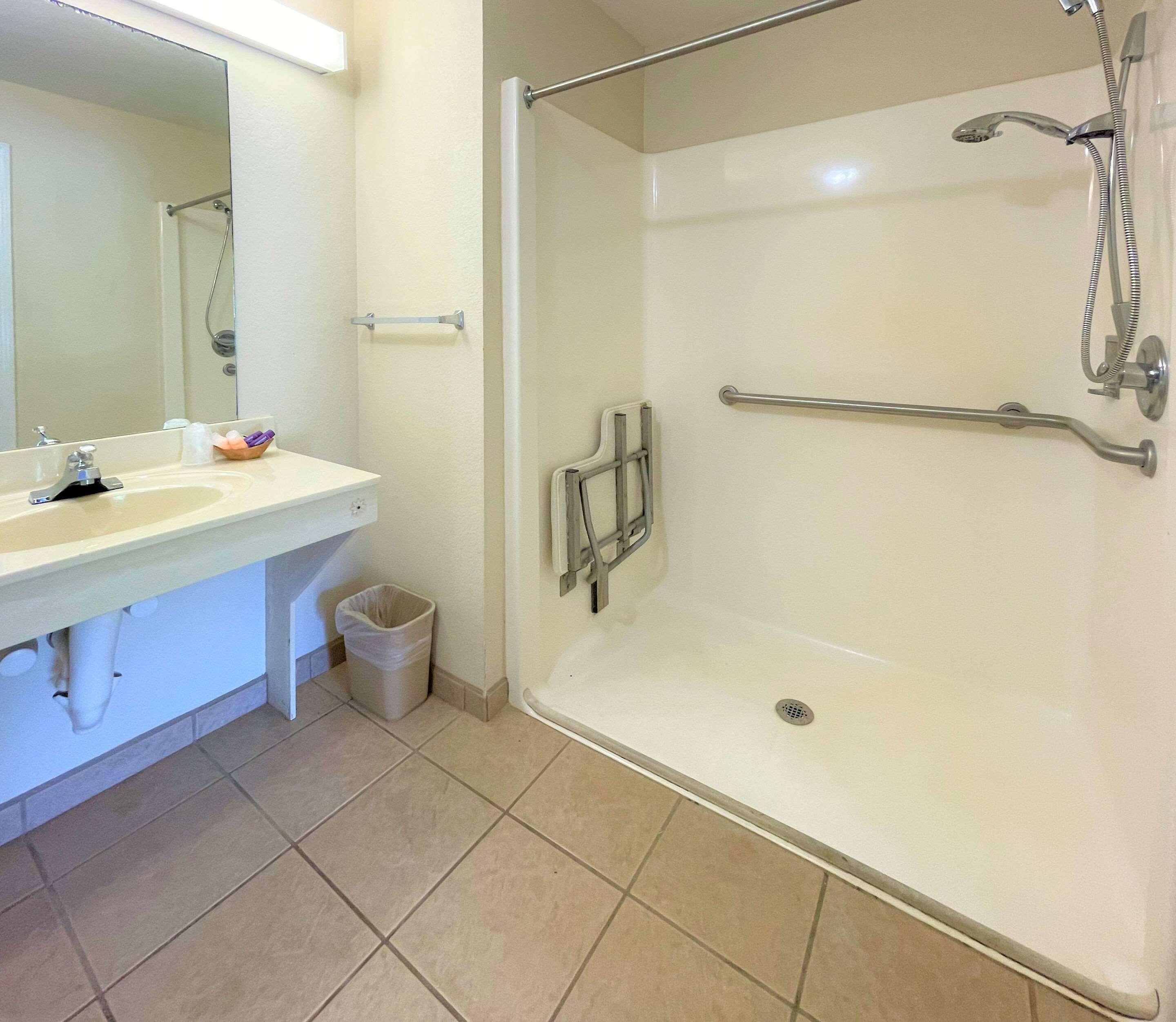 Days Inn Sandersville Εξωτερικό φωτογραφία